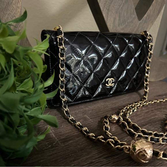 🔱🖤Chanel Quilted Patent Wallet on a Chain Crossbody Matelasse WOC Style - Picture 4 of 10